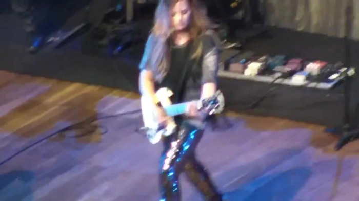 Demi Lovato Gets Hit By Light Stick _ São Paulo_ Brazil _ La La Land 147