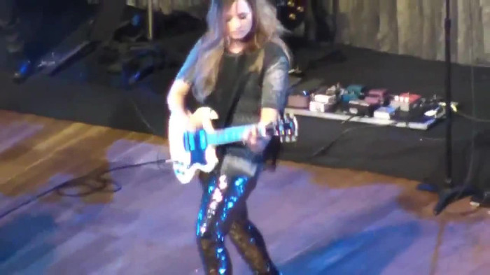 Demi Lovato Gets Hit By Light Stick _ São Paulo_ Brazil _ La La Land 154