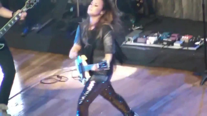 Demi Lovato Gets Hit By Light Stick _ São Paulo_ Brazil _ La La Land 194