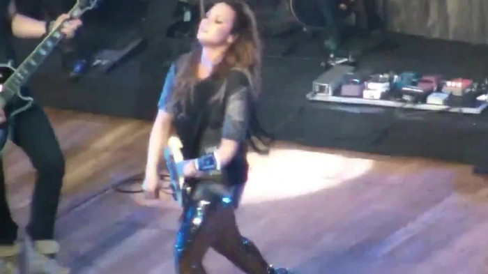 Demi Lovato Gets Hit By Light Stick _ São Paulo_ Brazil _ La La Land 200