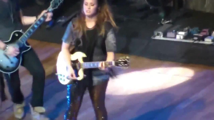 Demi Lovato Gets Hit By Light Stick _ São Paulo_ Brazil _ La La Land 211