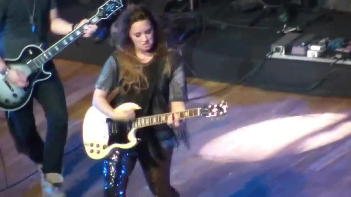 Demi Lovato Gets Hit By Light Stick _ São Paulo_ Brazil _ La La Land 218