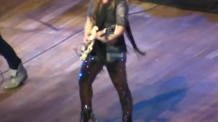 Demi Lovato Gets Hit By Light Stick _ São Paulo_ Brazil _ La La Land 247