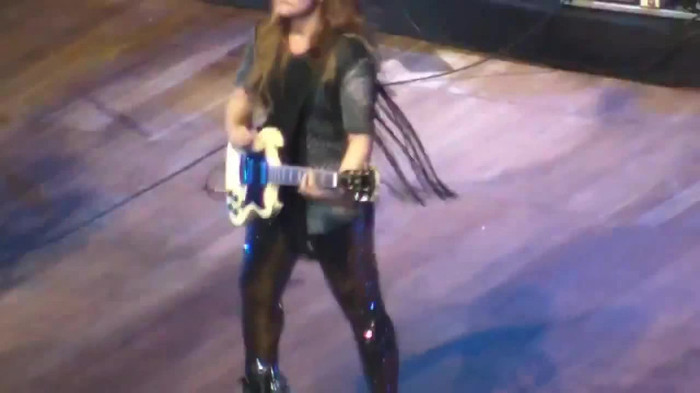 Demi Lovato Gets Hit By Light Stick _ São Paulo_ Brazil _ La La Land 256