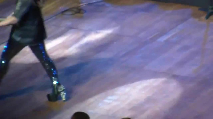 Demi Lovato Gets Hit By Light Stick _ São Paulo_ Brazil _ La La Land 301
