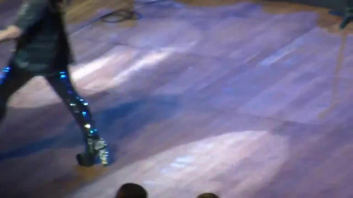 Demi Lovato Gets Hit By Light Stick _ São Paulo_ Brazil _ La La Land 302