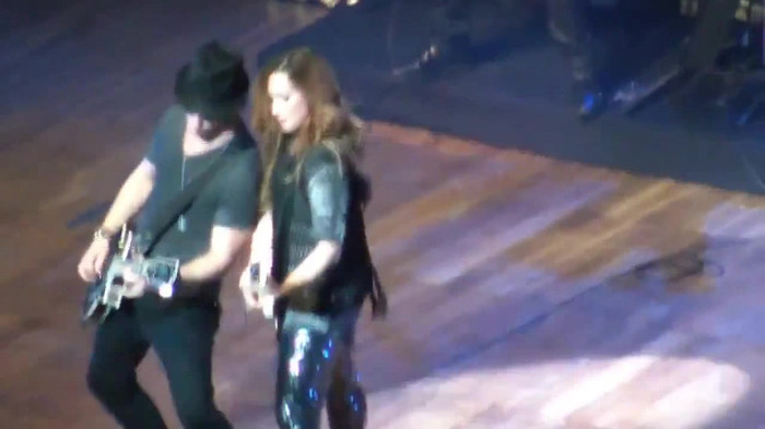 Demi Lovato Gets Hit By Light Stick _ São Paulo_ Brazil _ La La Land 411