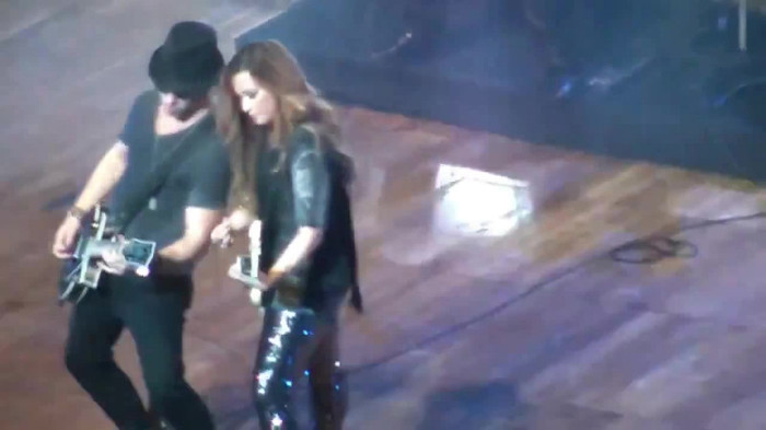 Demi Lovato Gets Hit By Light Stick _ São Paulo_ Brazil _ La La Land 429