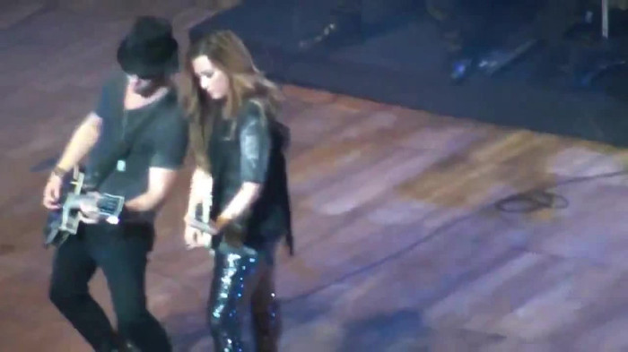 Demi Lovato Gets Hit By Light Stick _ São Paulo_ Brazil _ La La Land 432