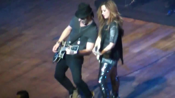 Demi Lovato Gets Hit By Light Stick _ São Paulo_ Brazil _ La La Land 441