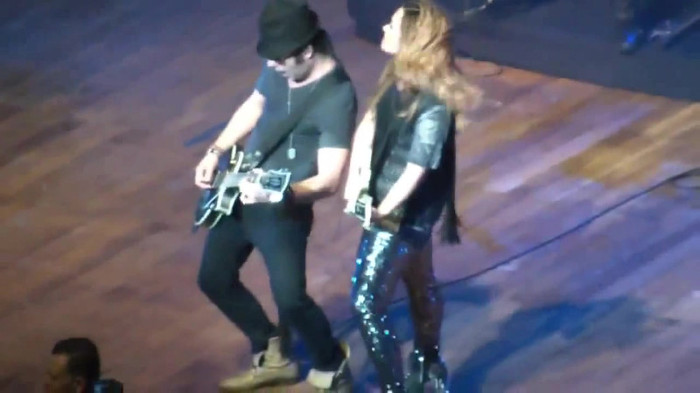 Demi Lovato Gets Hit By Light Stick _ São Paulo_ Brazil _ La La Land 460