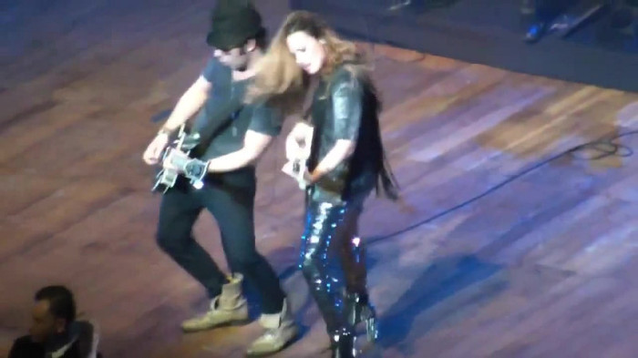 Demi Lovato Gets Hit By Light Stick _ São Paulo_ Brazil _ La La Land 483