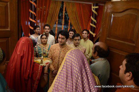 52 - Iss Pyaar Ko Kya Naam Doon - Picture Gallery II