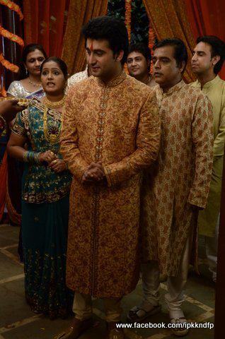 56 - Iss Pyaar Ko Kya Naam Doon - Picture Gallery II