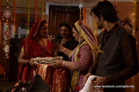 81 - Iss Pyaar Ko Kya Naam Doon - Picture Gallery II