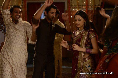 95 - Iss Pyaar Ko Kya Naam Doon - Picture Gallery II