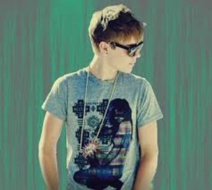 cand te vei schimba vei avea multi.ieri te uram cu fitele tale dar nu esti chiar asa