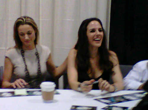 Zoie-Anna-Fan-Expo-Lost-Girl-panel-bo-and-lauren-24893220-500-374 - lost girl-renegata