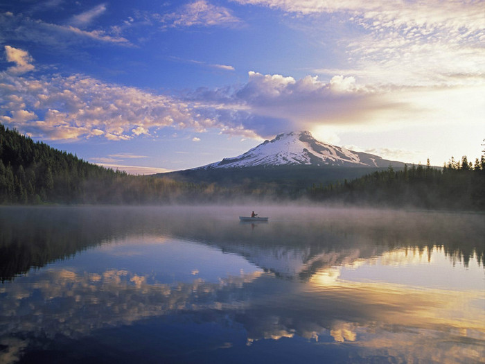Mount Hood and Fisherman on Trillium Lake, Oregon - Peisaje