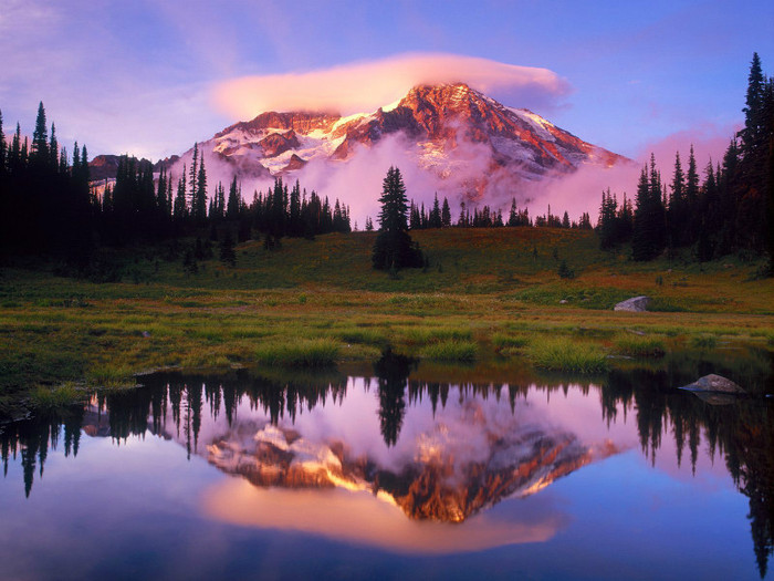 Mount Rainier and Lenticular Cloud Reflected at Sunset, Washington - Peisaje