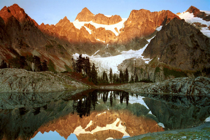 Mount Shuksan and Lake Ann, Washington - Peisaje