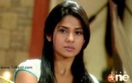 70508737_YLWHSVQ3 - jennifer winget 4
