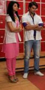 70508760_LXGINHX2 - jennifer winget 4