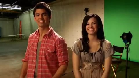 Oceans Bloopers - Joe Jonas and Demi Lovato 0409