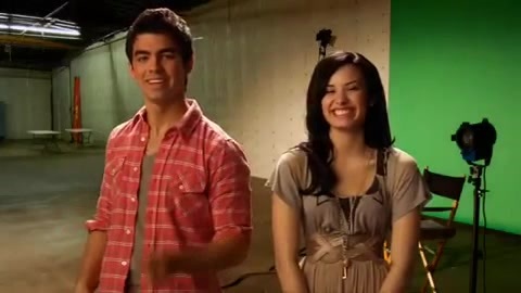 Oceans Bloopers - Joe Jonas and Demi Lovato 0411