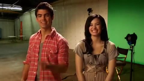Oceans Bloopers - Joe Jonas and Demi Lovato 0412