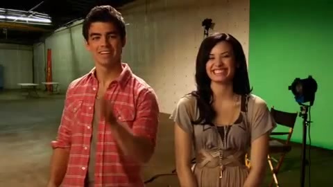 Oceans Bloopers - Joe Jonas and Demi Lovato 0413