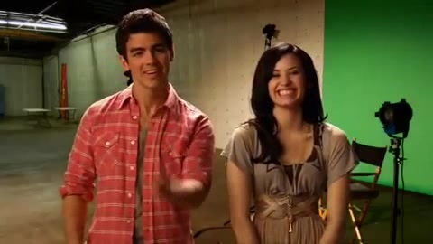 Oceans Bloopers - Joe Jonas and Demi Lovato 0419