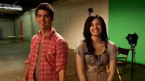 Oceans Bloopers - Joe Jonas and Demi Lovato 0423