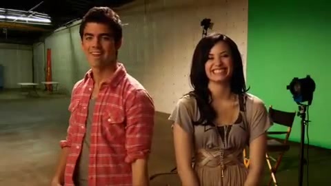 Oceans Bloopers - Joe Jonas and Demi Lovato 0424