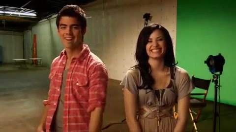 Oceans Bloopers - Joe Jonas and Demi Lovato 0425