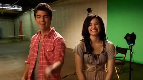 Oceans Bloopers - Joe Jonas and Demi Lovato 0426