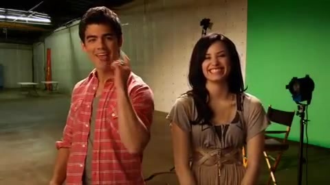 Oceans Bloopers - Joe Jonas and Demi Lovato 0429