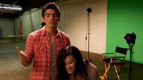 Oceans Bloopers - Joe Jonas and Demi Lovato 0501