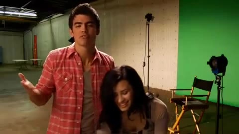 Oceans Bloopers - Joe Jonas and Demi Lovato 0503