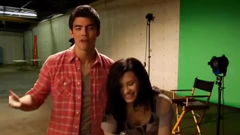 Oceans Bloopers - Joe Jonas and Demi Lovato 0505