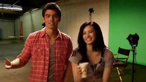 Oceans Bloopers - Joe Jonas and Demi Lovato 0510