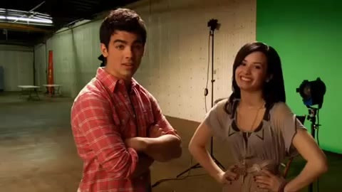 Oceans Bloopers - Joe Jonas and Demi Lovato 0532