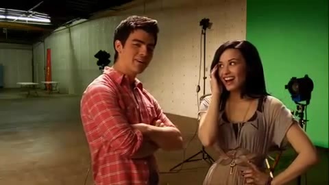Oceans Bloopers - Joe Jonas and Demi Lovato 0626