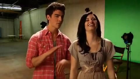 Oceans Bloopers - Joe Jonas and Demi Lovato 0652