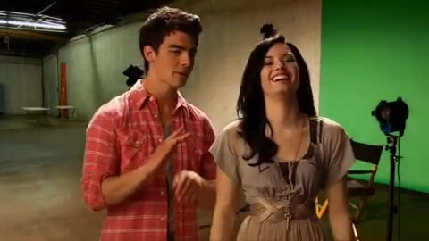 Oceans Bloopers - Joe Jonas and Demi Lovato 0653