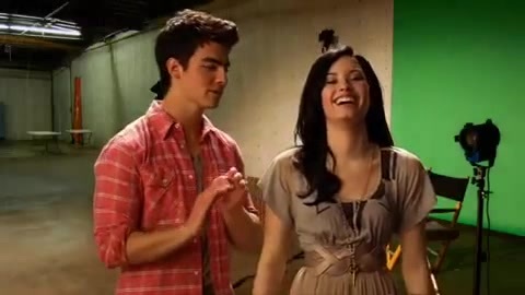 Oceans Bloopers - Joe Jonas and Demi Lovato 0655