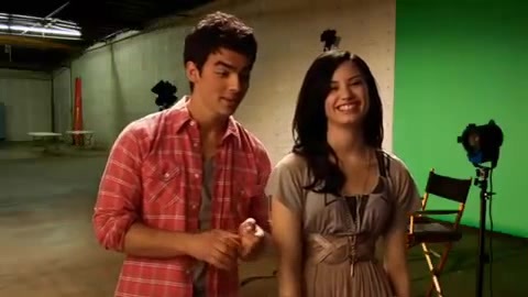 Oceans Bloopers - Joe Jonas and Demi Lovato 0700