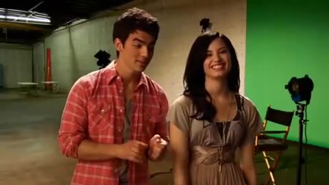 Oceans Bloopers - Joe Jonas and Demi Lovato 0701