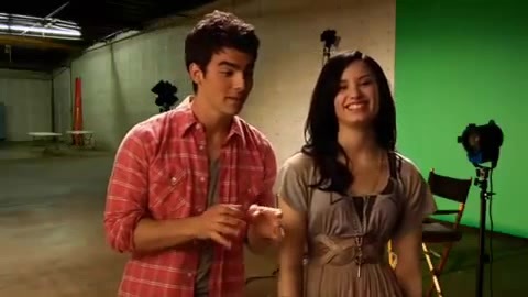 Oceans Bloopers - Joe Jonas and Demi Lovato 0704