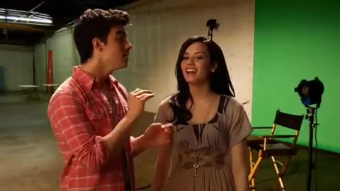 Oceans Bloopers - Joe Jonas and Demi Lovato 0773